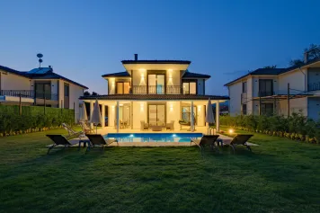 2025'te Villa Kiralarken Nelere Dikkat Etmeli? TÜRSAB ve 7464 Sayılı Kanun Rehberi