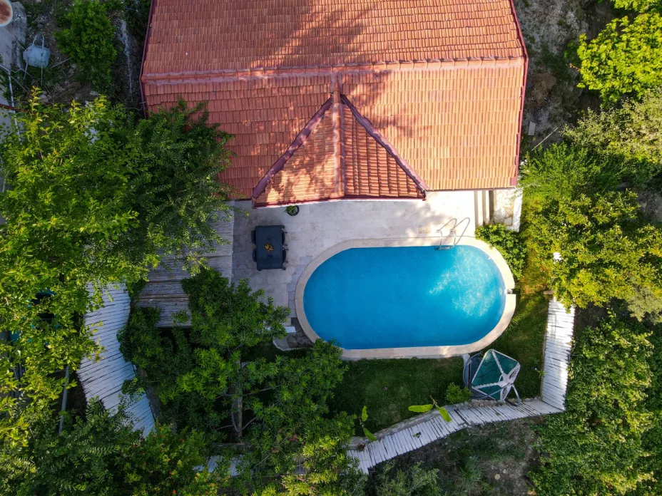 kalkan-jakuzili-korunakli-kiralik-villa-enza-38_328.jpeg