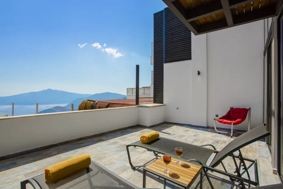 kalkan-korderede-ozel-havuzlu-villa-gece-6-8100.jpg