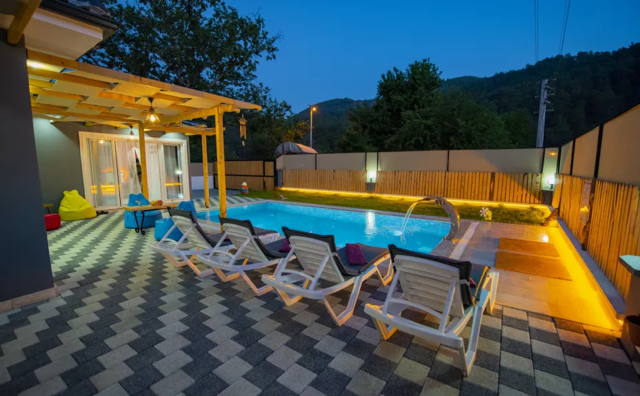villa-dedekavak-aksam-havuz-5706.jpg